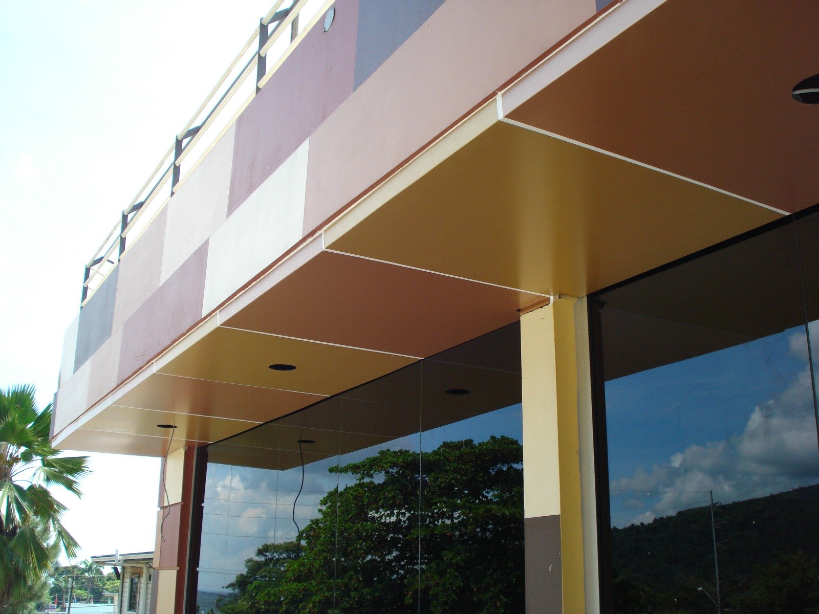 Canopy roof edge and soffit finished in aluminium composite panel
