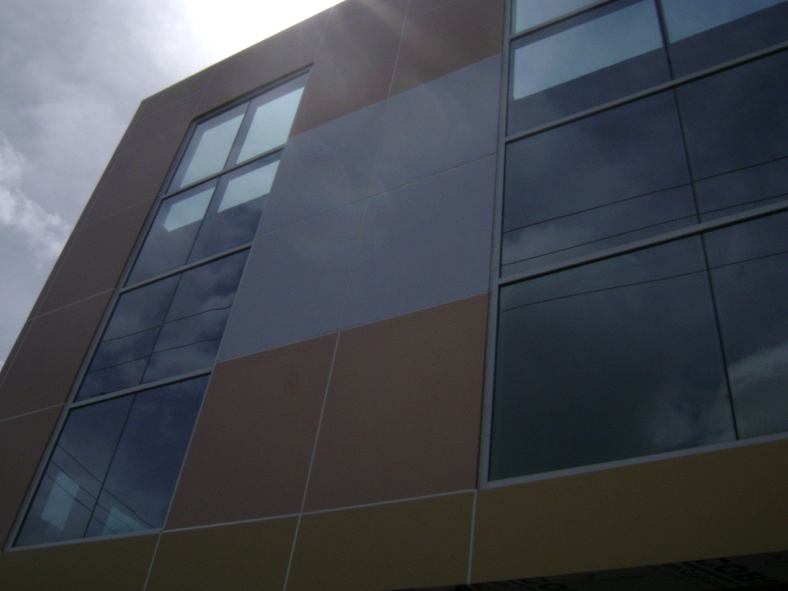 Multi-storey building clad in grey and white aluminium composite panel